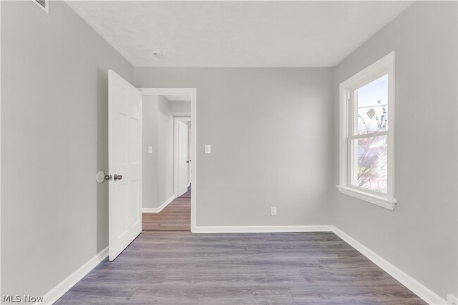 Building Photo - 2521 Greenvale Rd