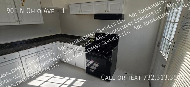 Building Photo - 901 N Ohio Ave