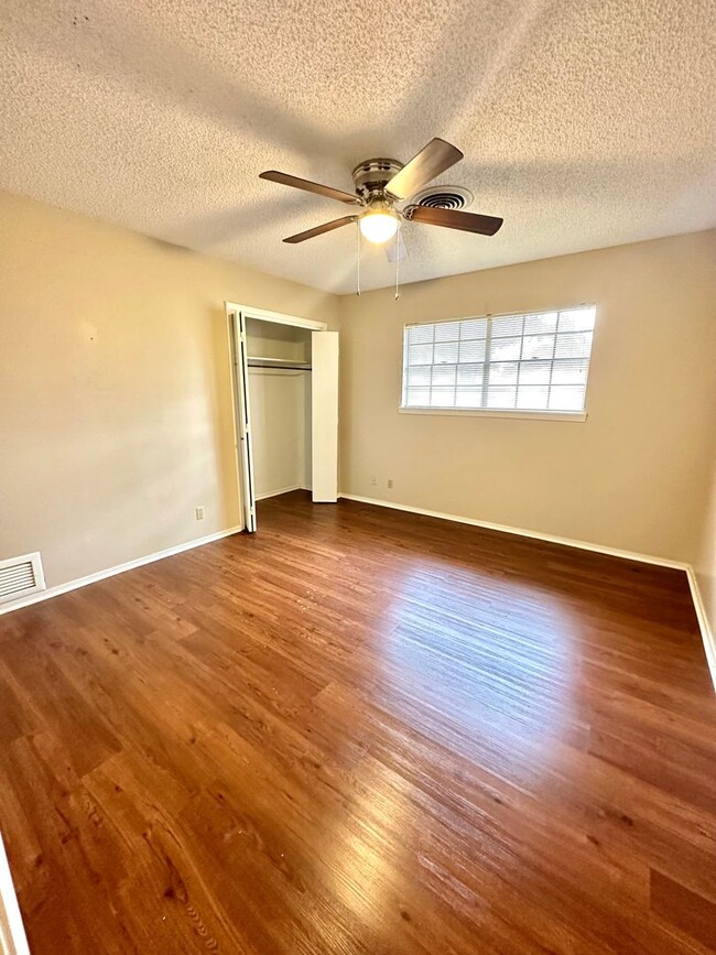 Building Photo - COMING JUNE 2026 - Spacious 3 Bedroom 2 Bathroom Home in College Hills Neighborhood!