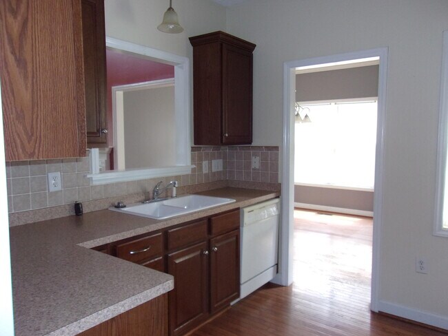 Building Photo - 1095 Magnolia Dr