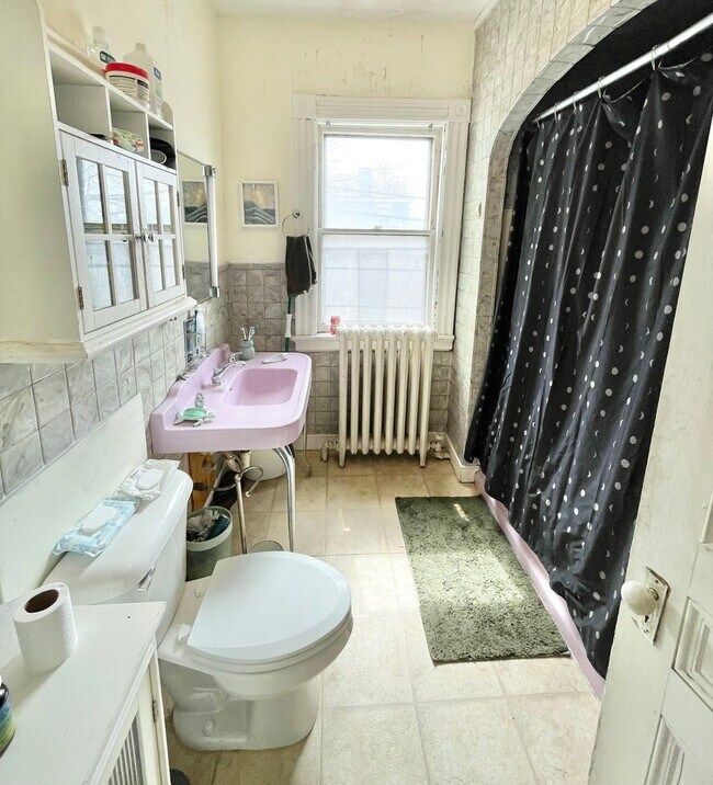 Building Photo - 3 Bedroom Apartment Superior Location South End of Burlington VT Available between 6/5-6/15