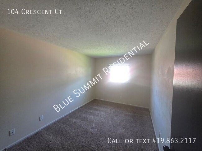 Building Photo - 104 Crescent Ct