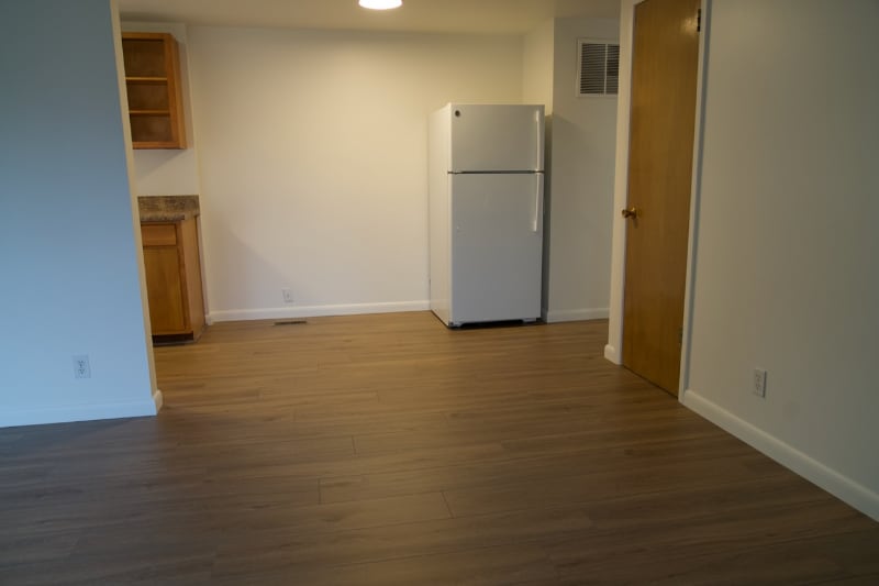 Building Photo - 673 E 6th Ave