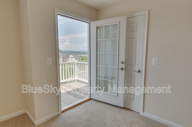 Building Photo - 2170 Saranac Ct
