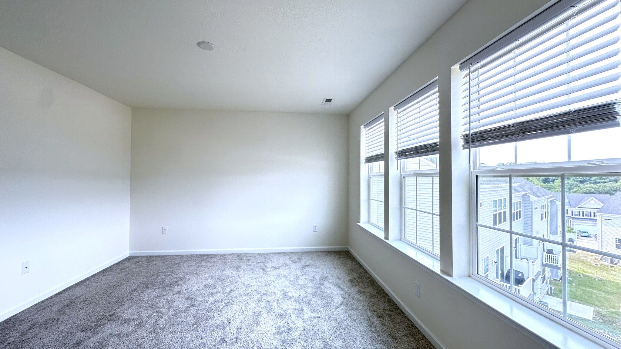 Building Photo - 106 Sweetwater Dr