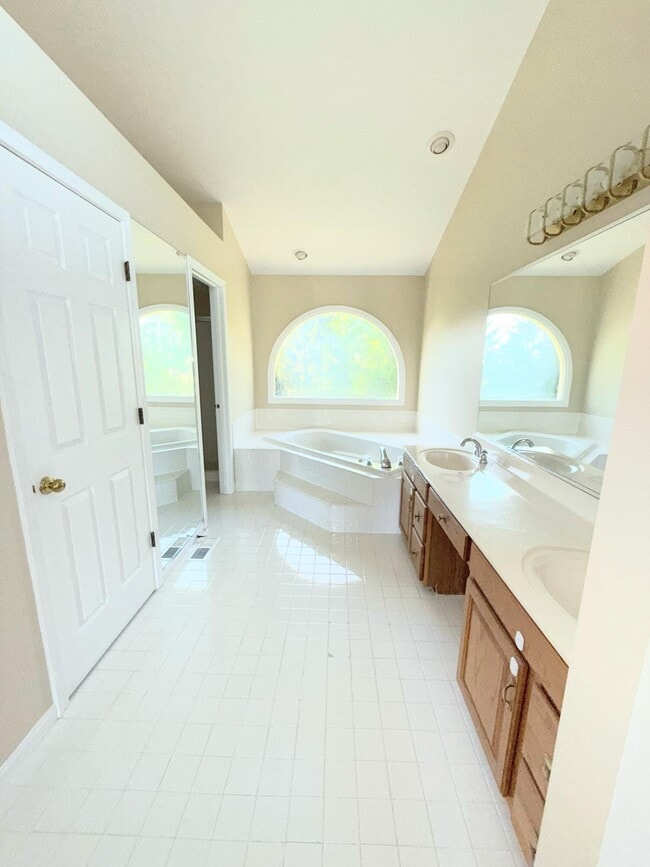 Building Photo - 917 Whirlaway Dr