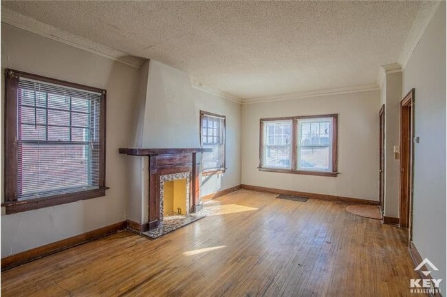 Building Photo - 1608 W Pine St