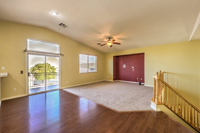 Building Photo - "Embrace Comfort and Style: Spacious 3-Bed...