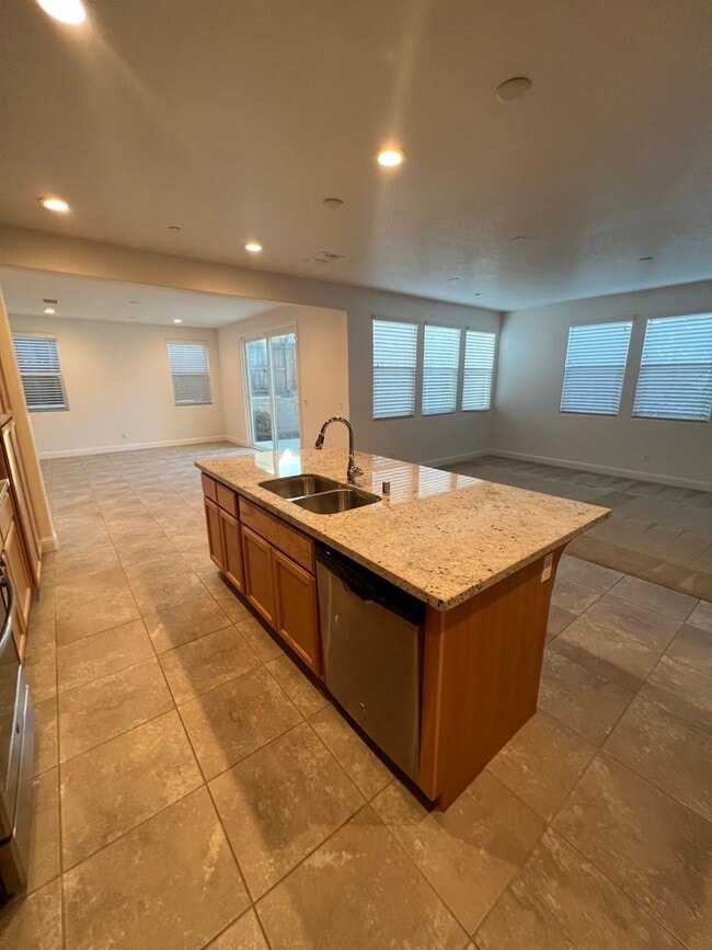 Building Photo - Spacious 4 Bedroom Home with Downstairs Bedroom and Upstairs Loft in Whitney Ranch Rocklin