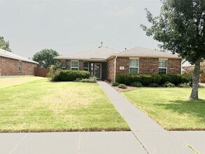 Building Photo - Beautifully Maintained Home on Premium Lot...