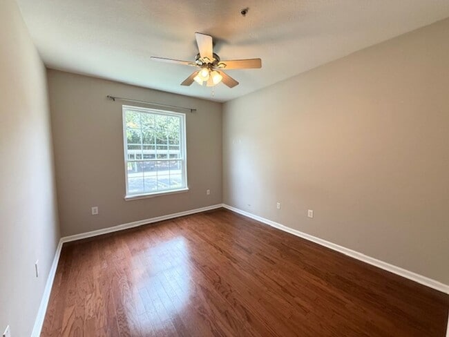 Building Photo - Ground-Level 3-Bedroom Condo in the Gated ...