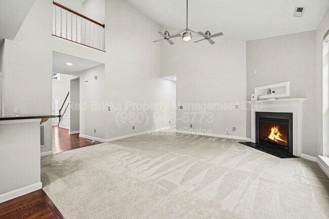 Building Photo - 2119 Baggins Ln