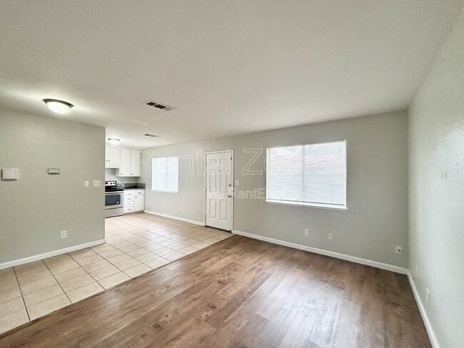 Building Photo - 920 Vermont Ave