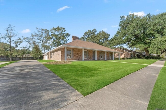 Building Photo - 685 Daventry Dr