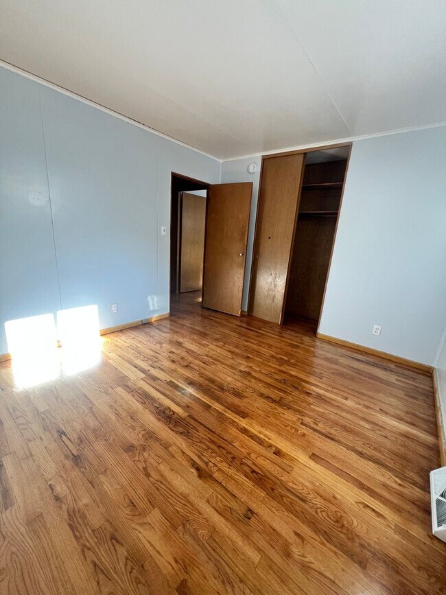 Building Photo - Nice S. Omaha House! 2 bed 1 bath, fully f...