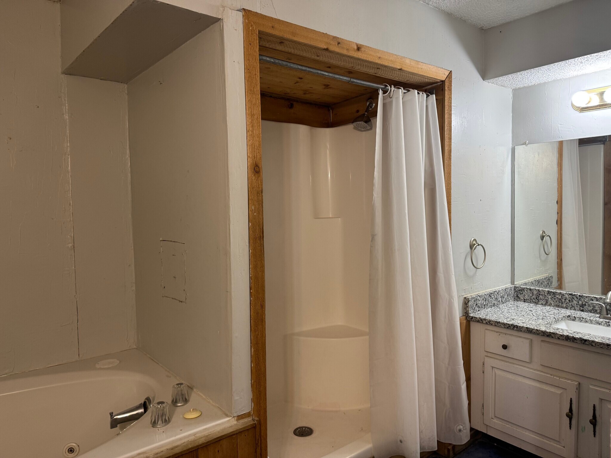 Master bath - 7110 Ridgeview Dr