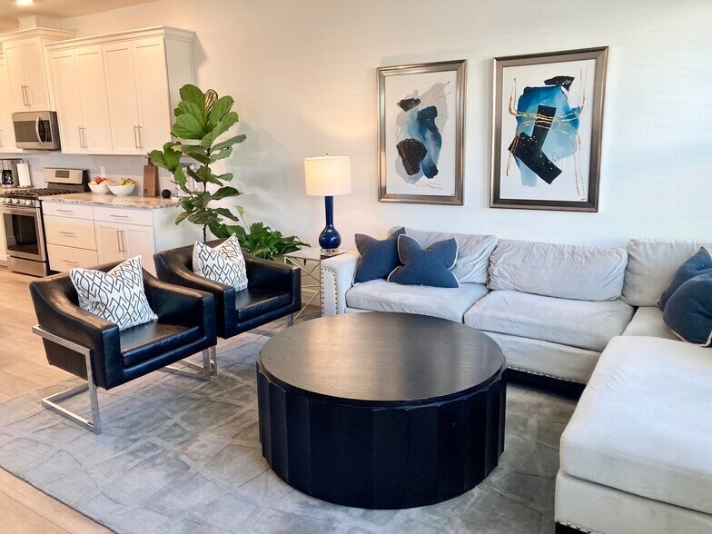 Building Photo - 15098 Lebeau Loop