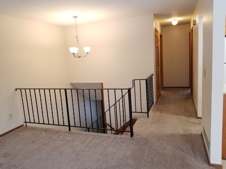 Building Photo - 220 Leighton Dr