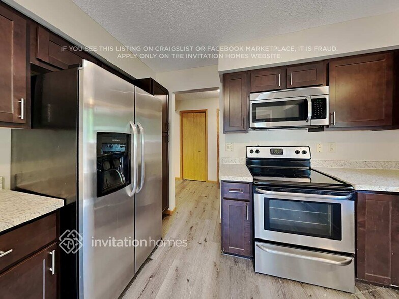 Building Photo - 5565 Knoll Dr