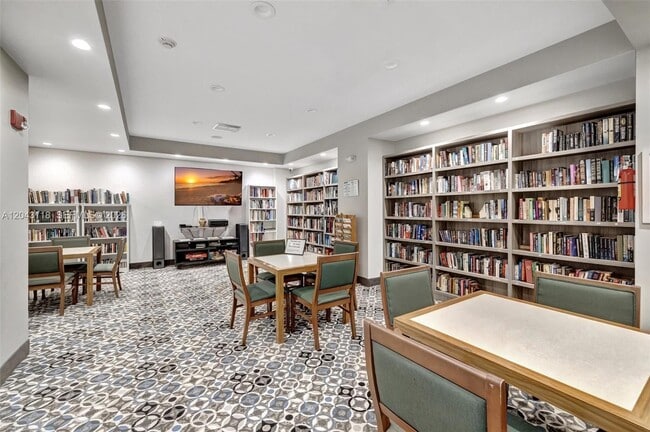 Building Photo - 2751 S Ocean Dr