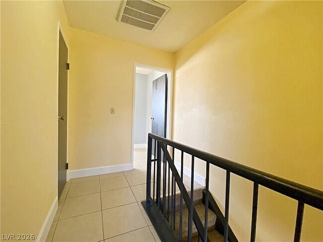 Building Photo - 894 Rhinegold Way