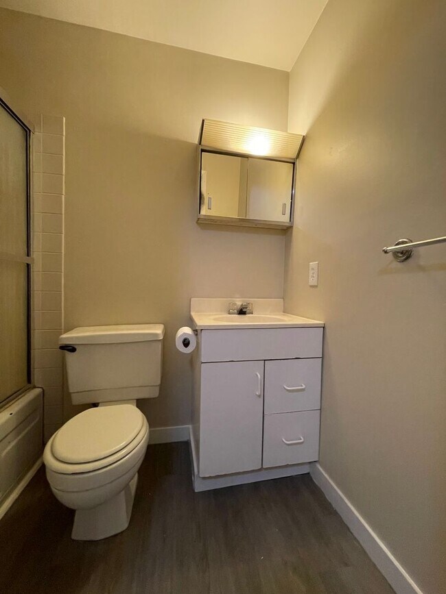 Building Photo - Two Story Fourplex Unit - On site Laundry, Carport, Ceiling Fans