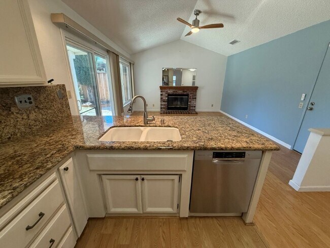 Building Photo - Modern 4 Bedroom One Story *Vacaville