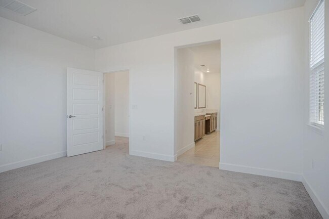 Building Photo - 2064 Baker Ct