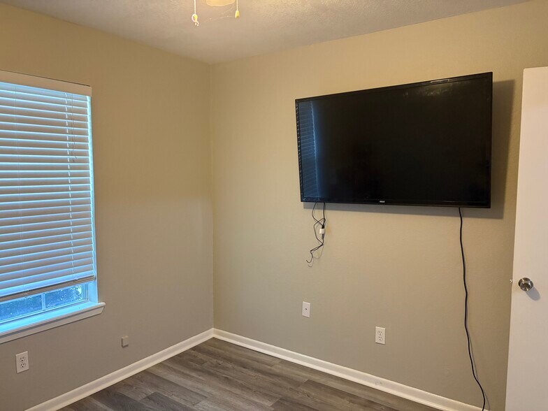 Building Photo - 4005 Sunhill Dr