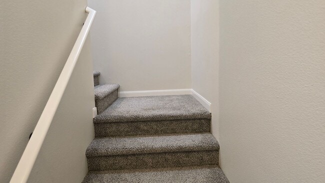 Building Photo - Spacious 3 Bedroom – Move-In Ready!