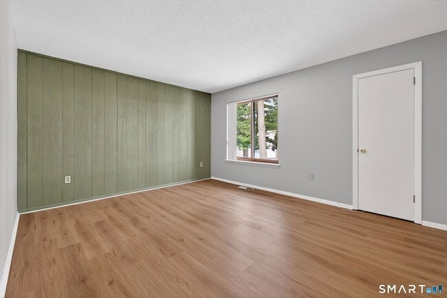 Building Photo - 155 Cottonwood Rd