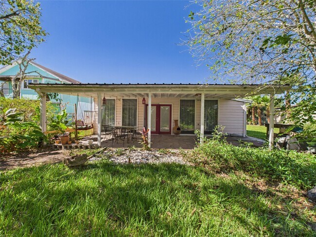 Building Photo - 713 6th St