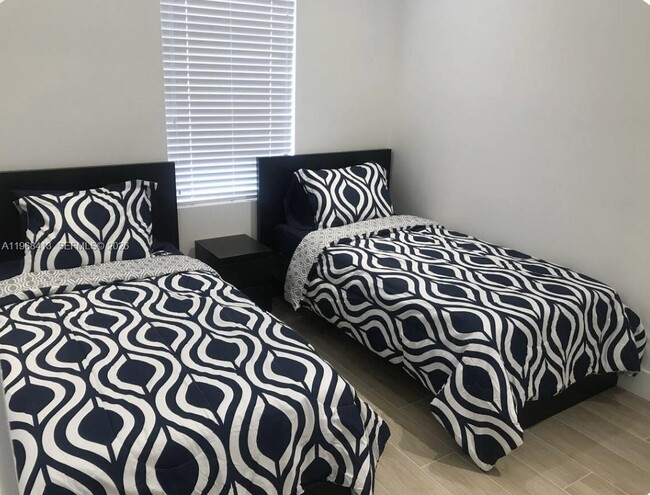 Building Photo - 500 NW 43rd Ct