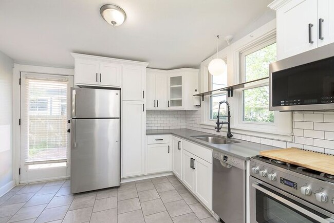 Building Photo - Beautifully updated Historic Bungalow