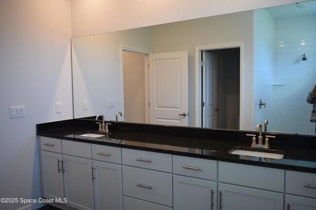 Building Photo - 3143 Fullerton Ave