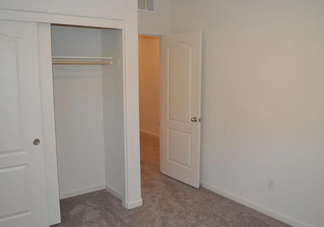 Building Photo - 4293 Lasalle Dr