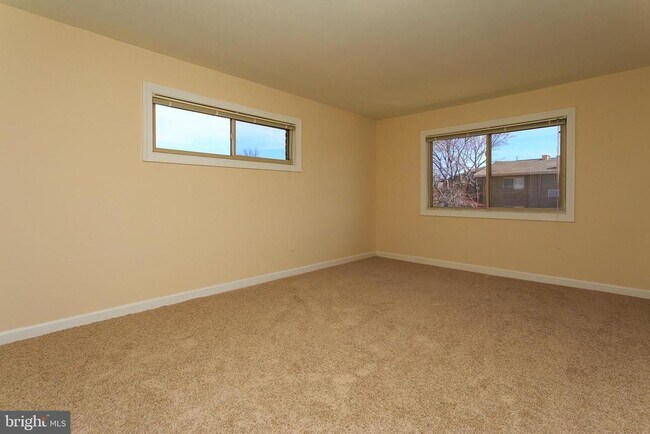Building Photo - 3747 Donnell Dr