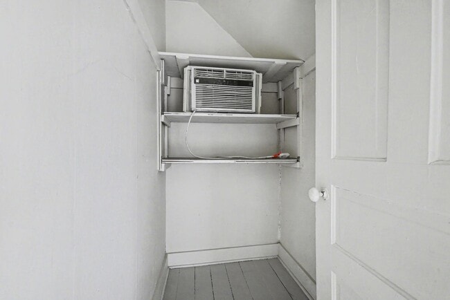 Building Photo - 121 S Clay St