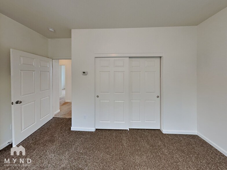 Building Photo - 1088 Crown View Dr