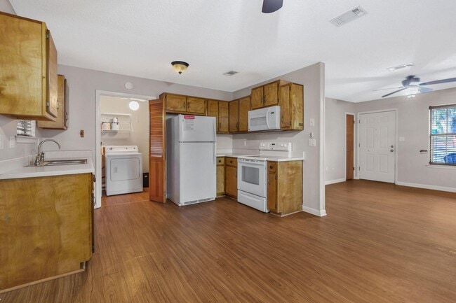 Building Photo - 400 31st St