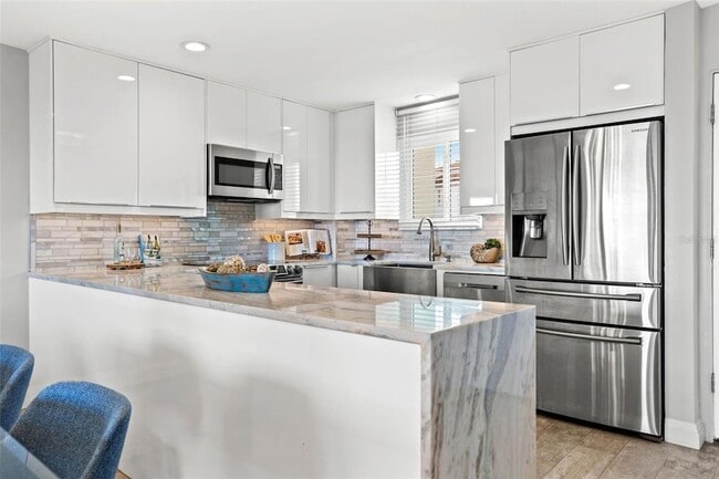 Building Photo - 1365 Snell Isle Blvd NE