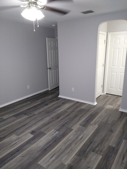 Room D - 10951 Mustang Spring
