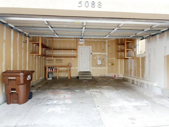 Building Photo - Great 3 Bd 3.5 Bath Condo 2 Car Garage