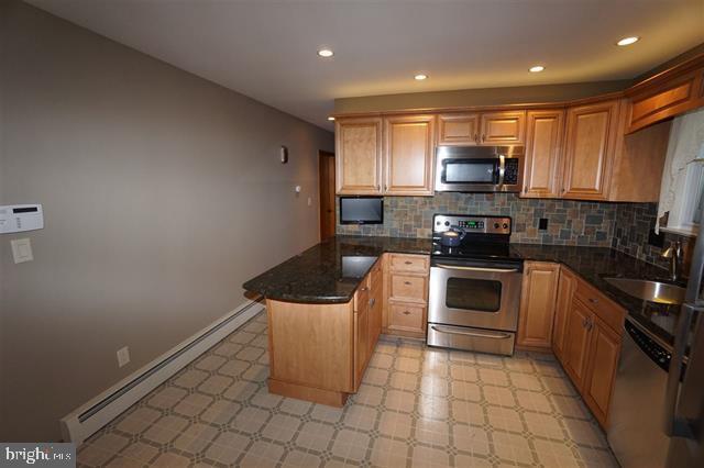 Building Photo - 135 Knoll Dr