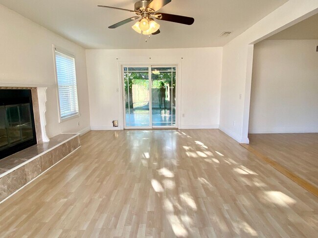Building Photo - Beautiful Single Story Home Across From Ro...