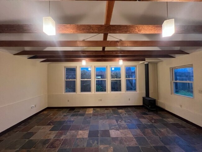 Primary Photo - 3030 Park St