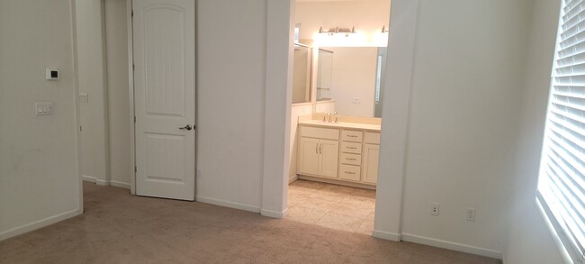 Building Photo - Adorable 3 bedroom 2.5 bath home in West S...