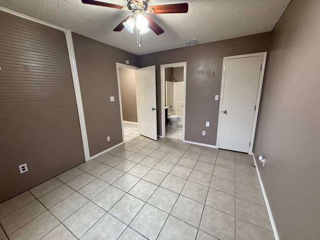 Building Photo - 3717 Bluebird Ave