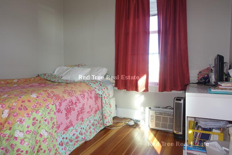 Building Photo - 554 E 4th St