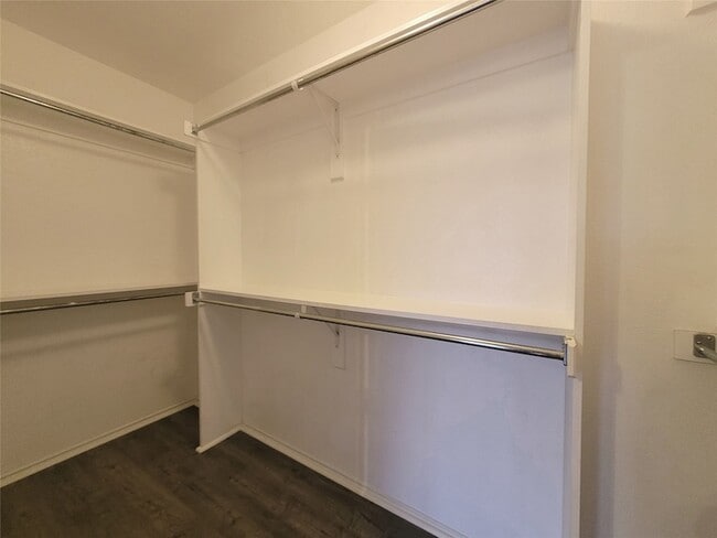 Building Photo - 2752 Stallion Dr